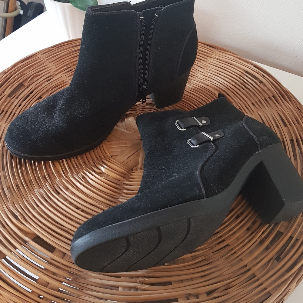 Clarks Meera Yew Black Suede Booties
